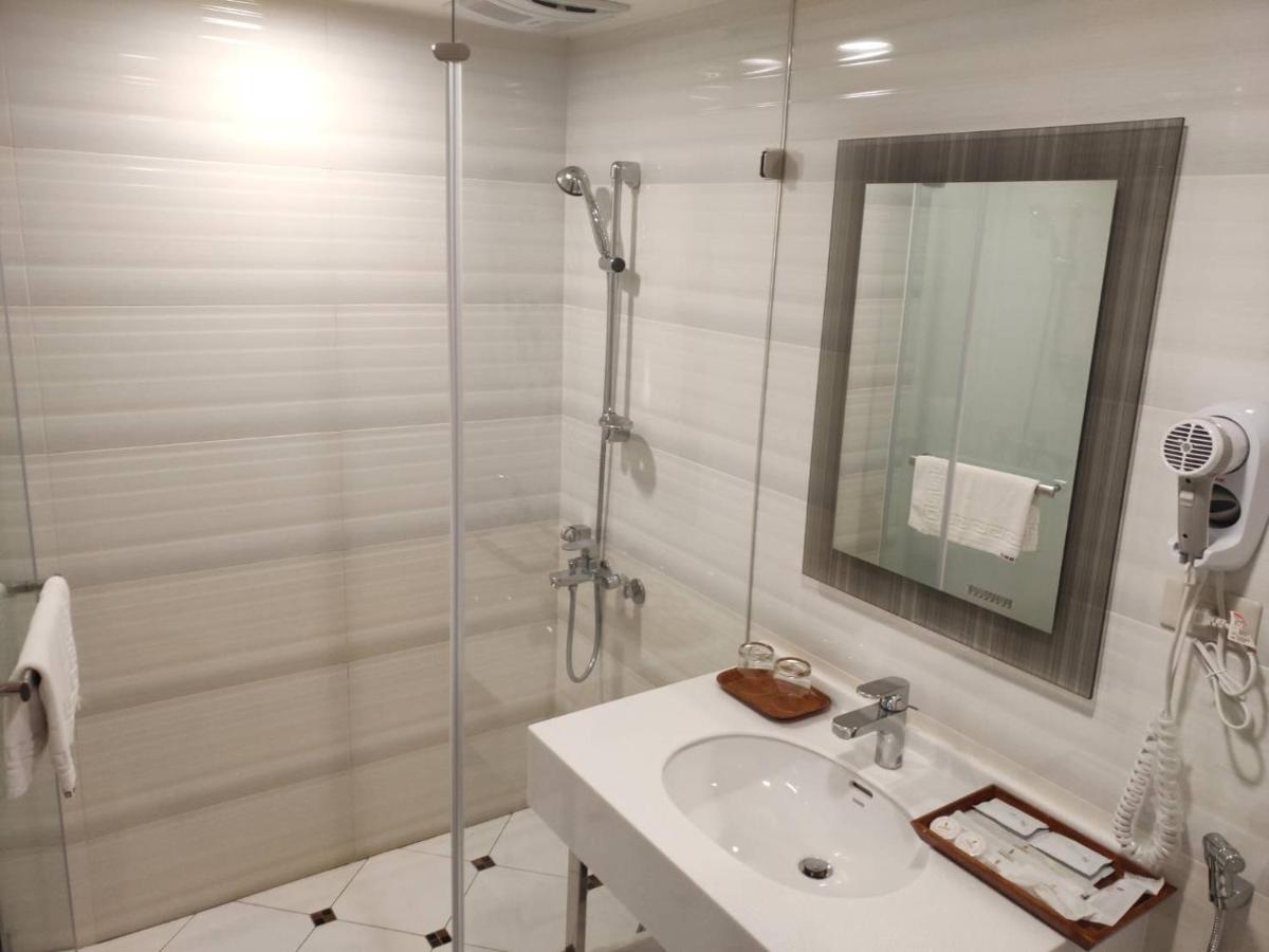 Apollo Hotel Пули Екстериор снимка