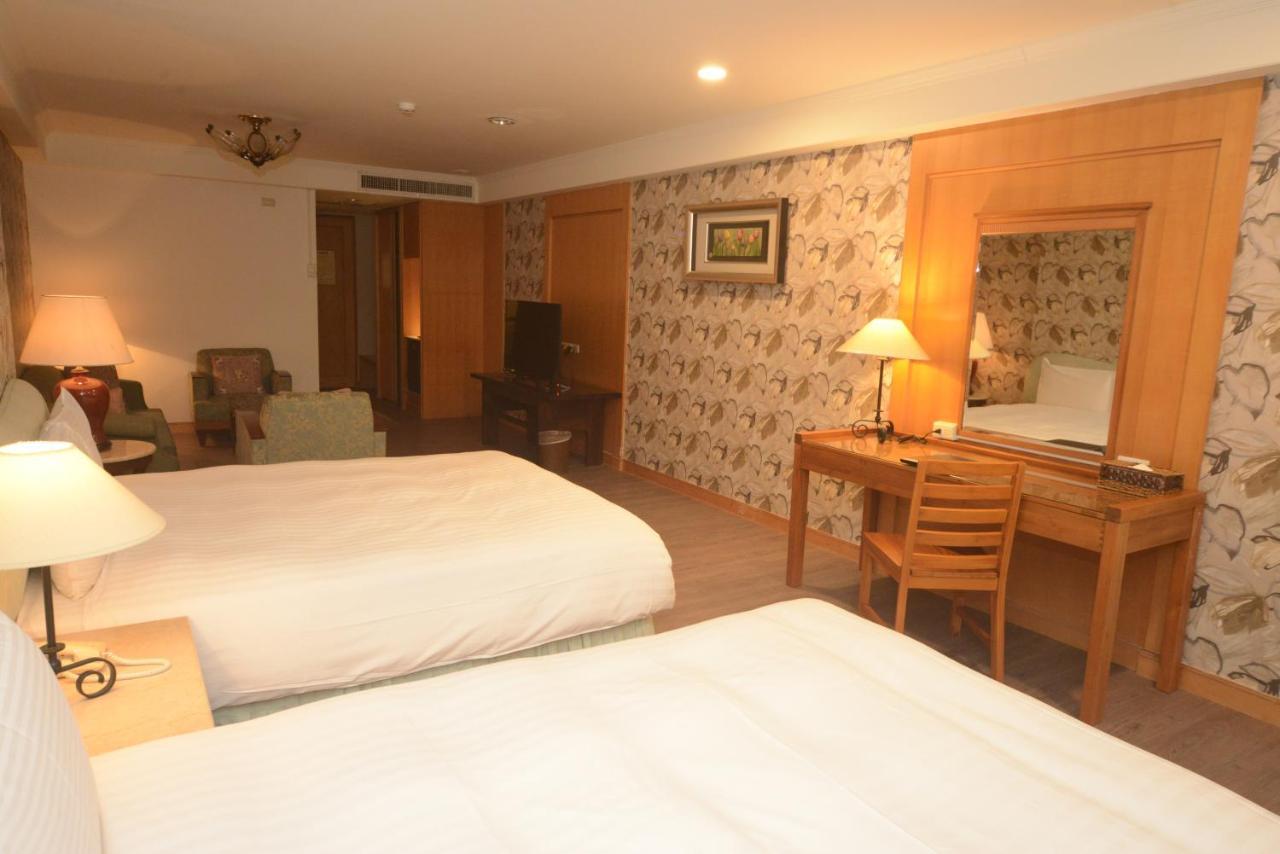 Apollo Hotel Пули Екстериор снимка