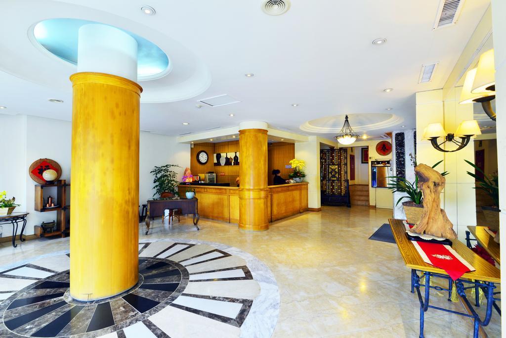 Apollo Hotel Пули Екстериор снимка