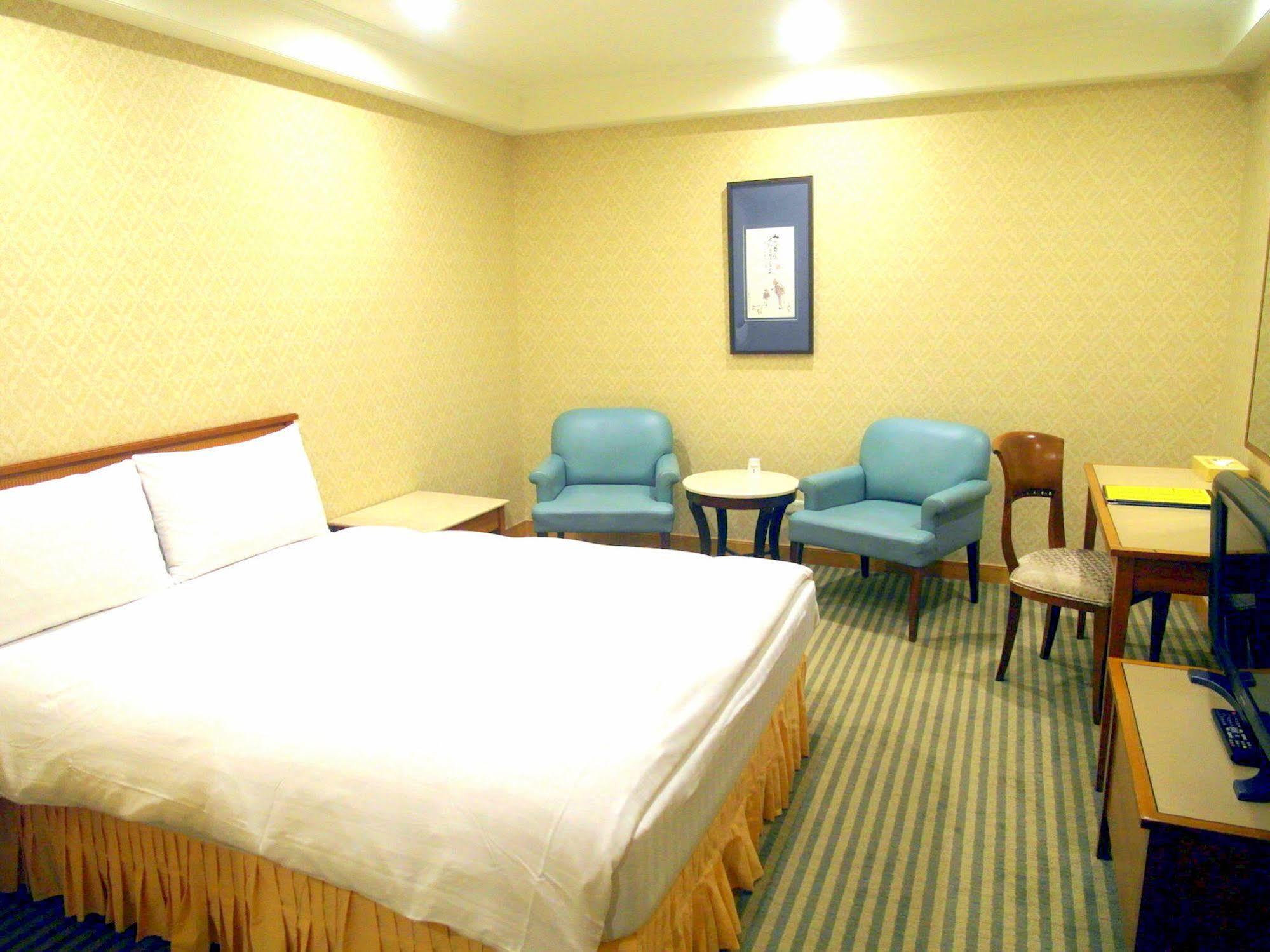 Apollo Hotel Пули Екстериор снимка