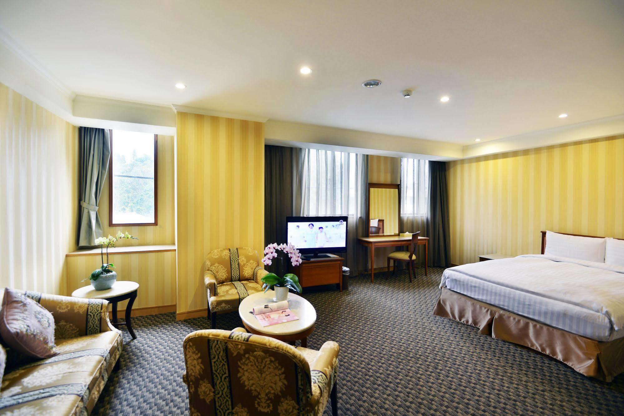 Apollo Hotel Пули Екстериор снимка