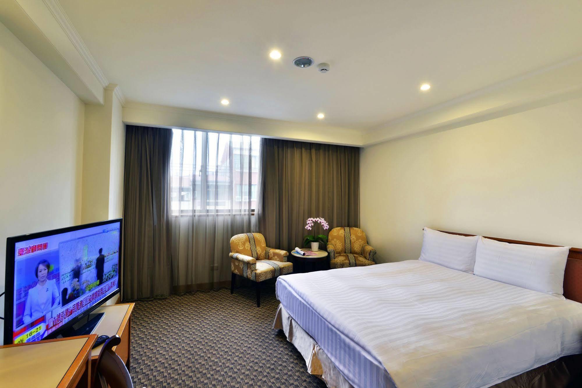 Apollo Hotel Пули Екстериор снимка