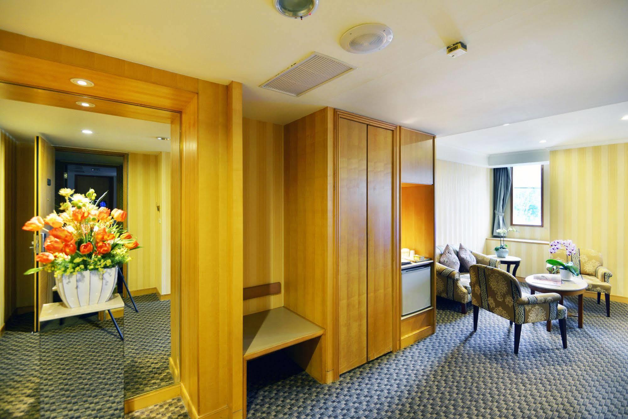 Apollo Hotel Пули Екстериор снимка