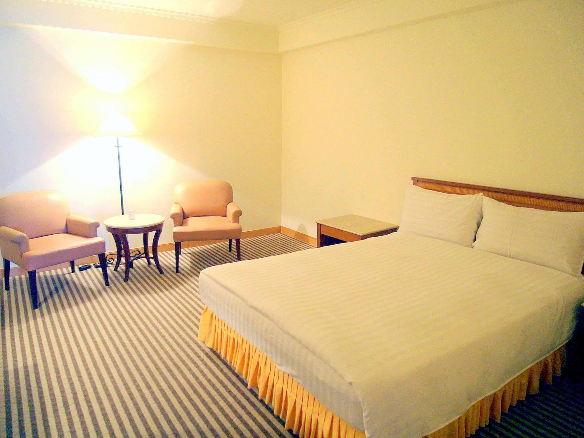 Apollo Hotel Пули Екстериор снимка