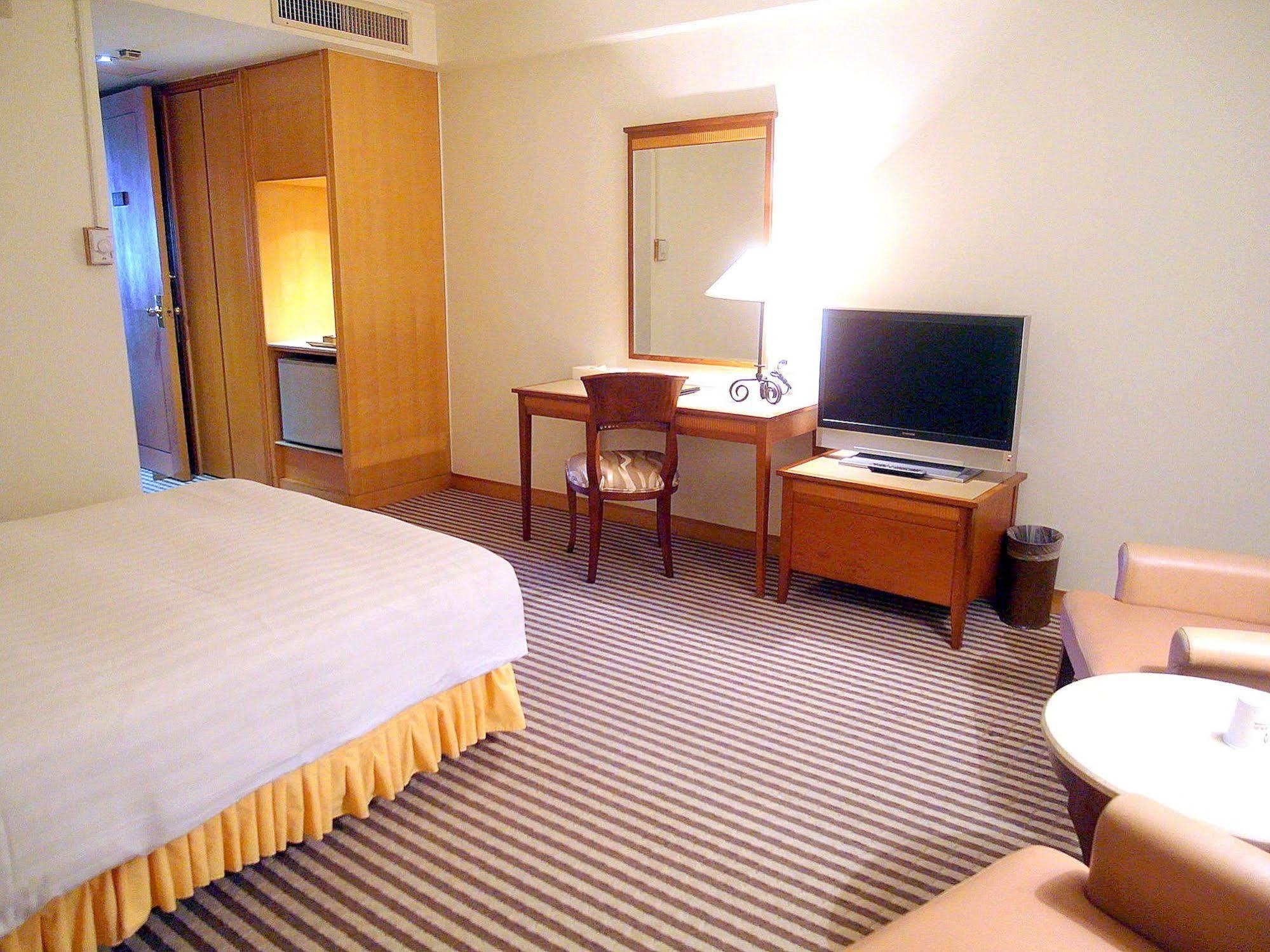 Apollo Hotel Пули Екстериор снимка