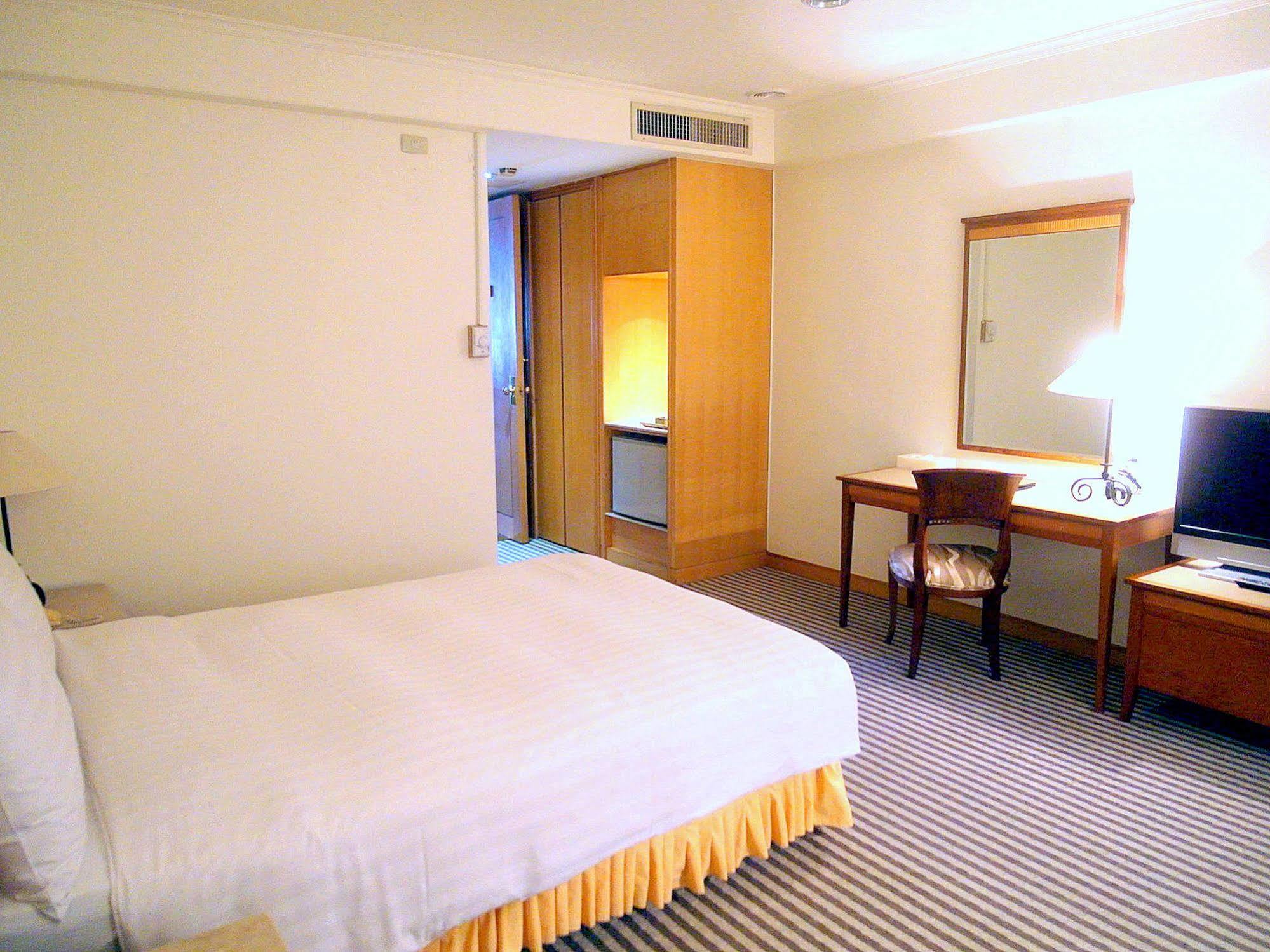 Apollo Hotel Пули Екстериор снимка