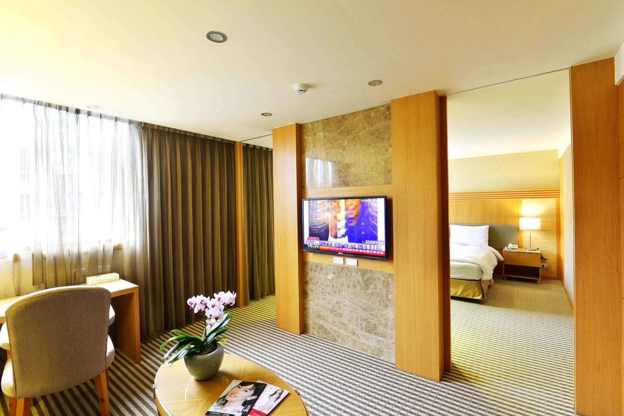Apollo Hotel Пули Екстериор снимка