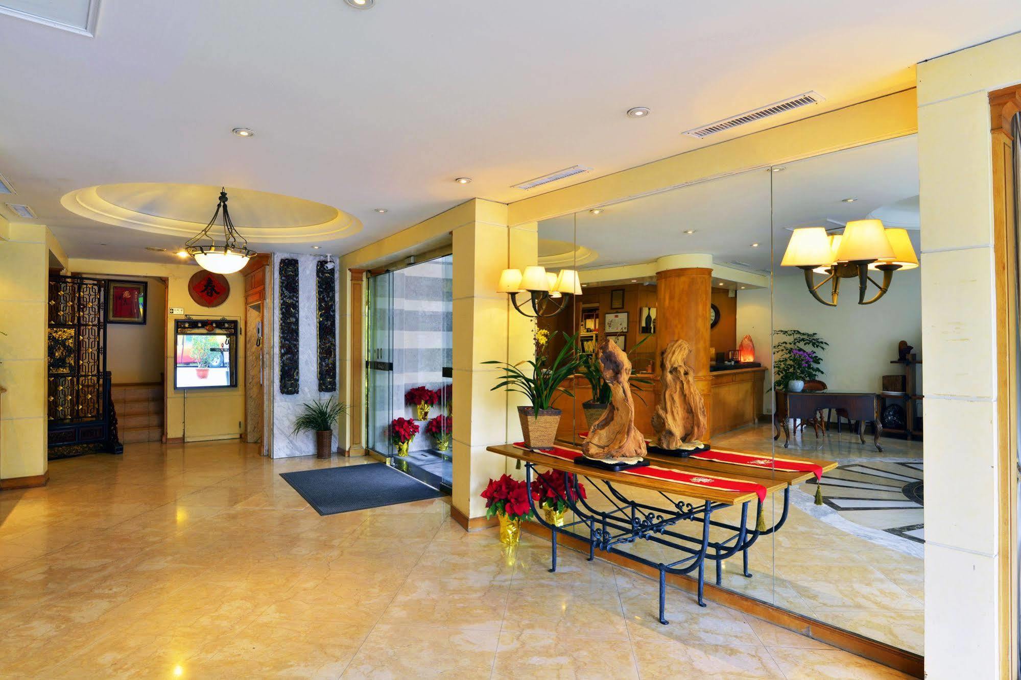 Apollo Hotel Пули Екстериор снимка