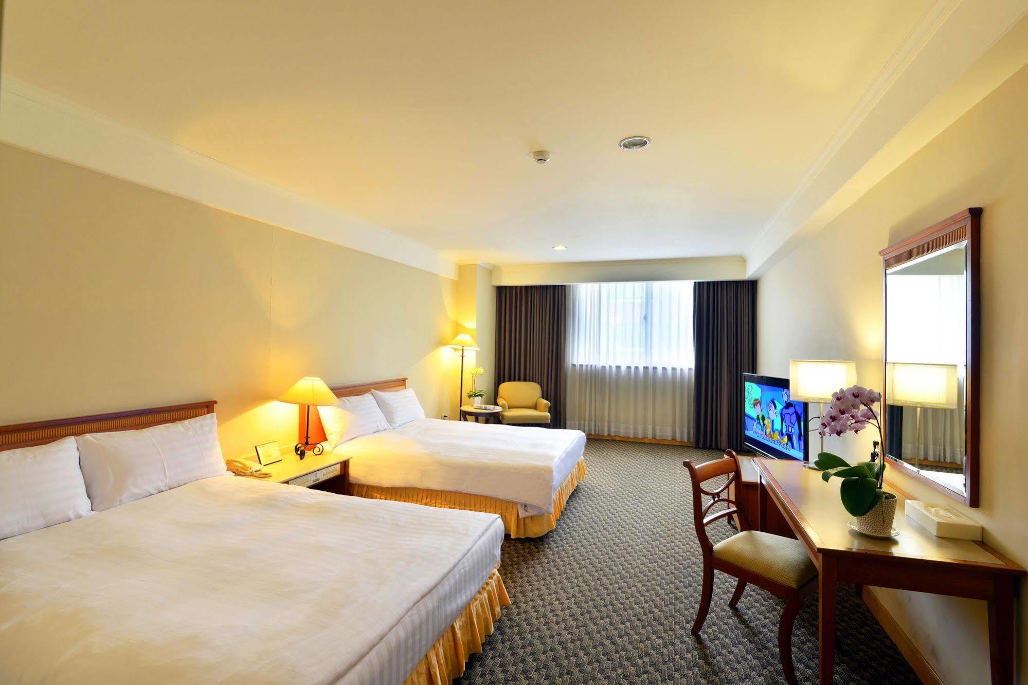 Apollo Hotel Пули Екстериор снимка