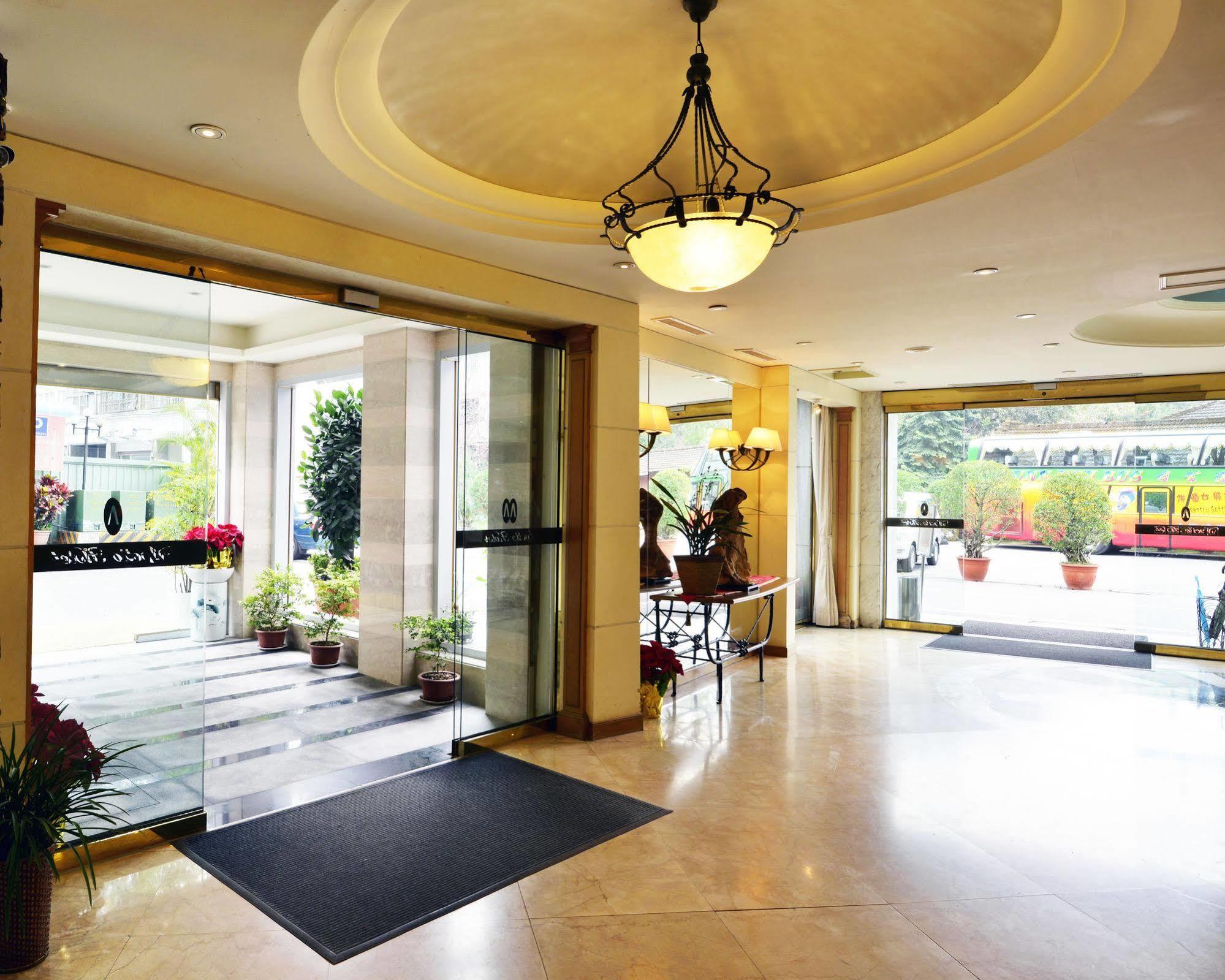 Apollo Hotel Пули Екстериор снимка