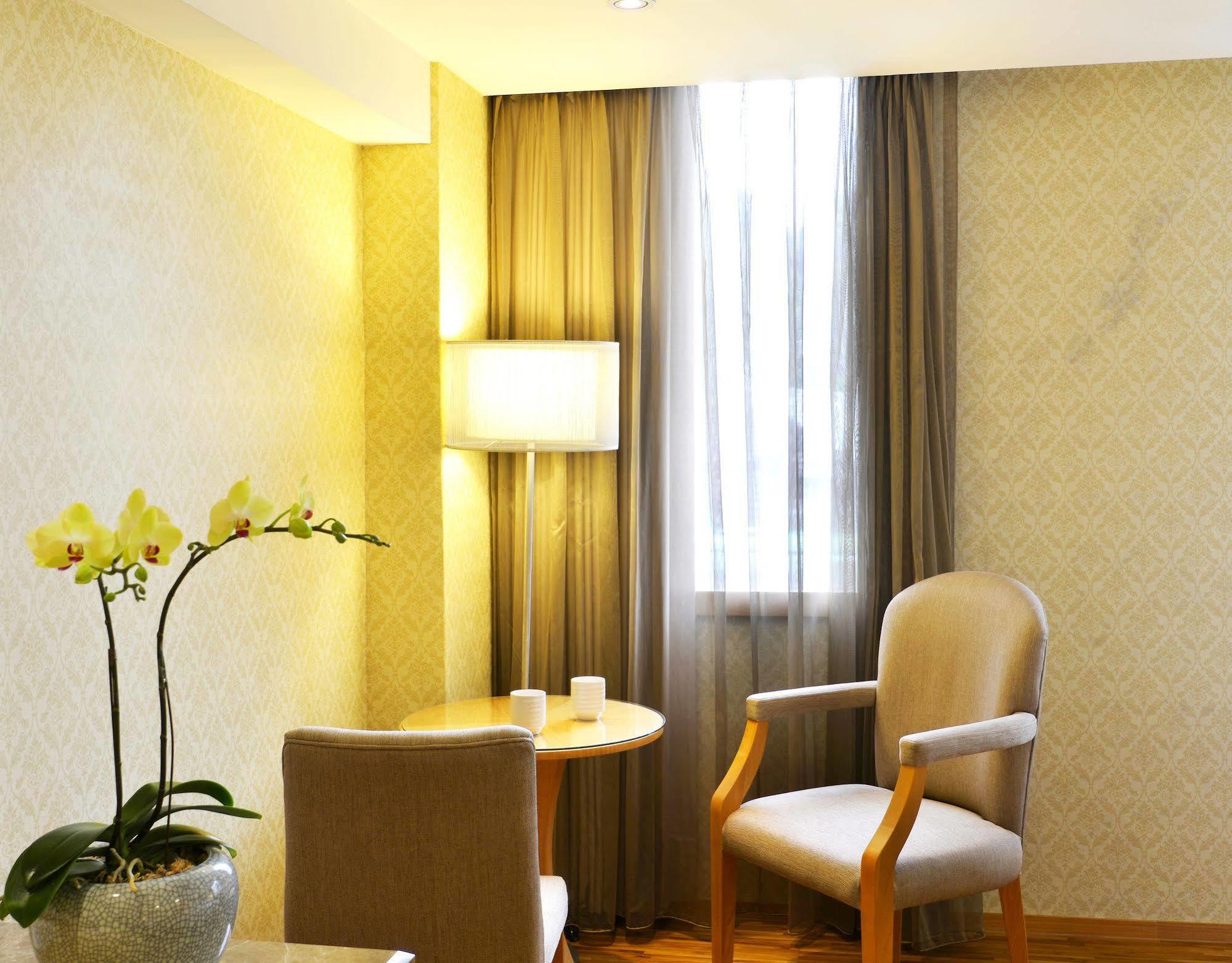 Apollo Hotel Пули Екстериор снимка