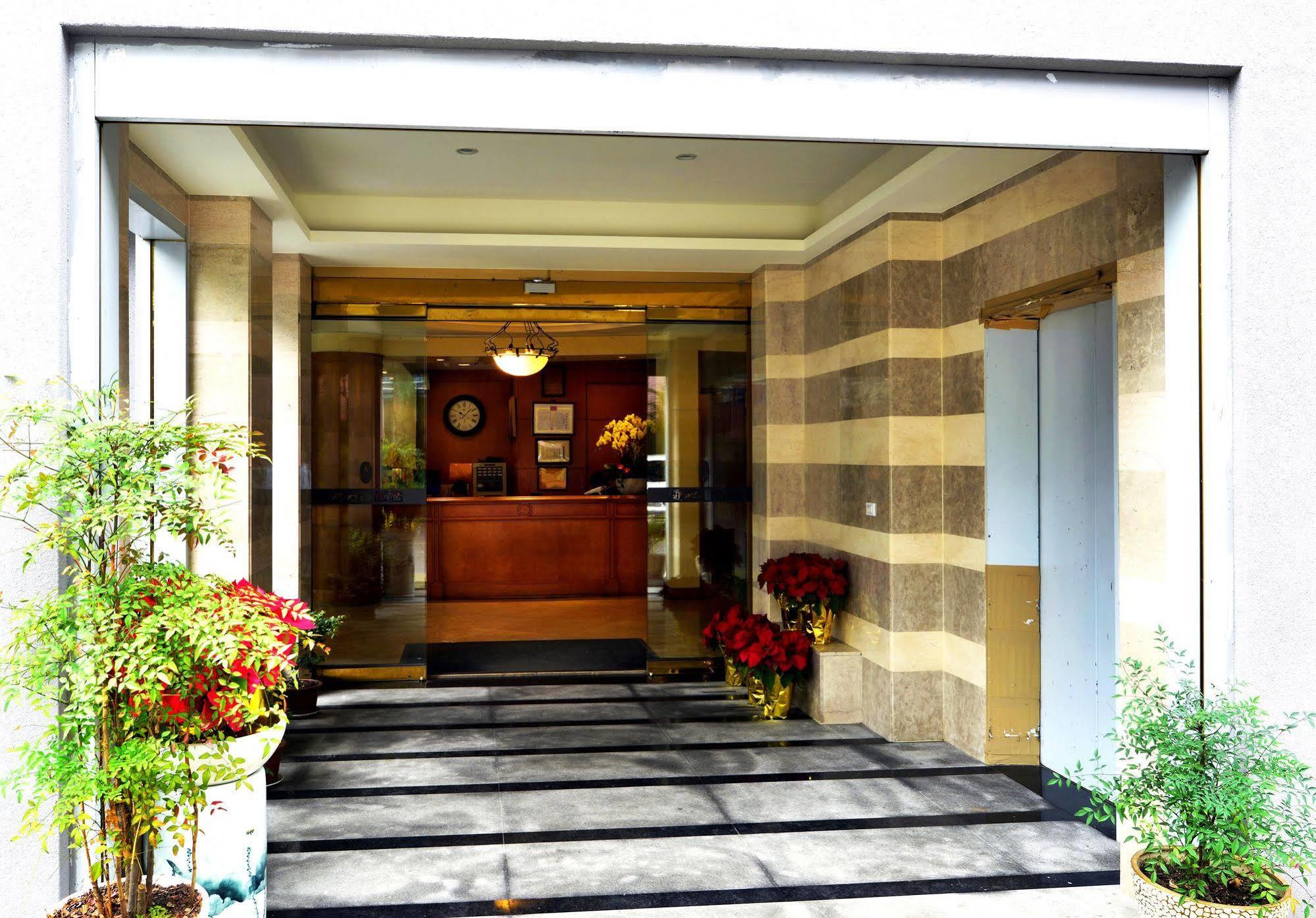 Apollo Hotel Пули Екстериор снимка