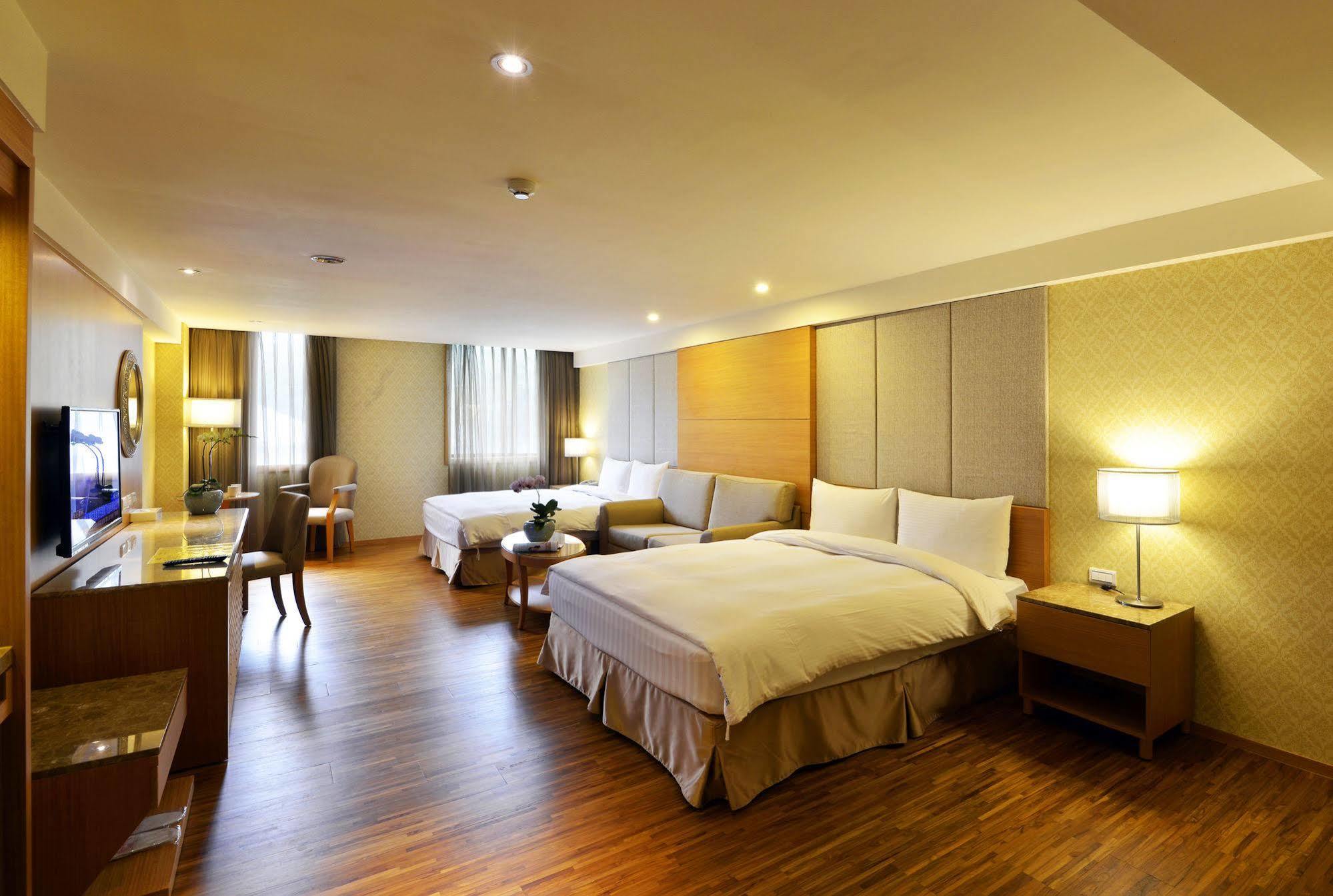 Apollo Hotel Пули Екстериор снимка