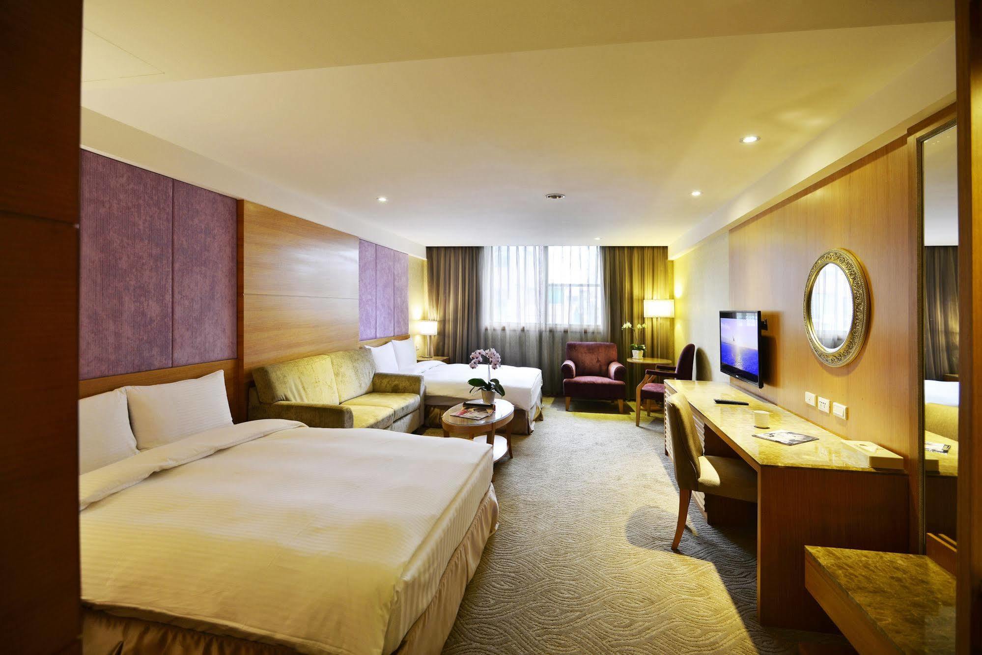 Apollo Hotel Пули Екстериор снимка